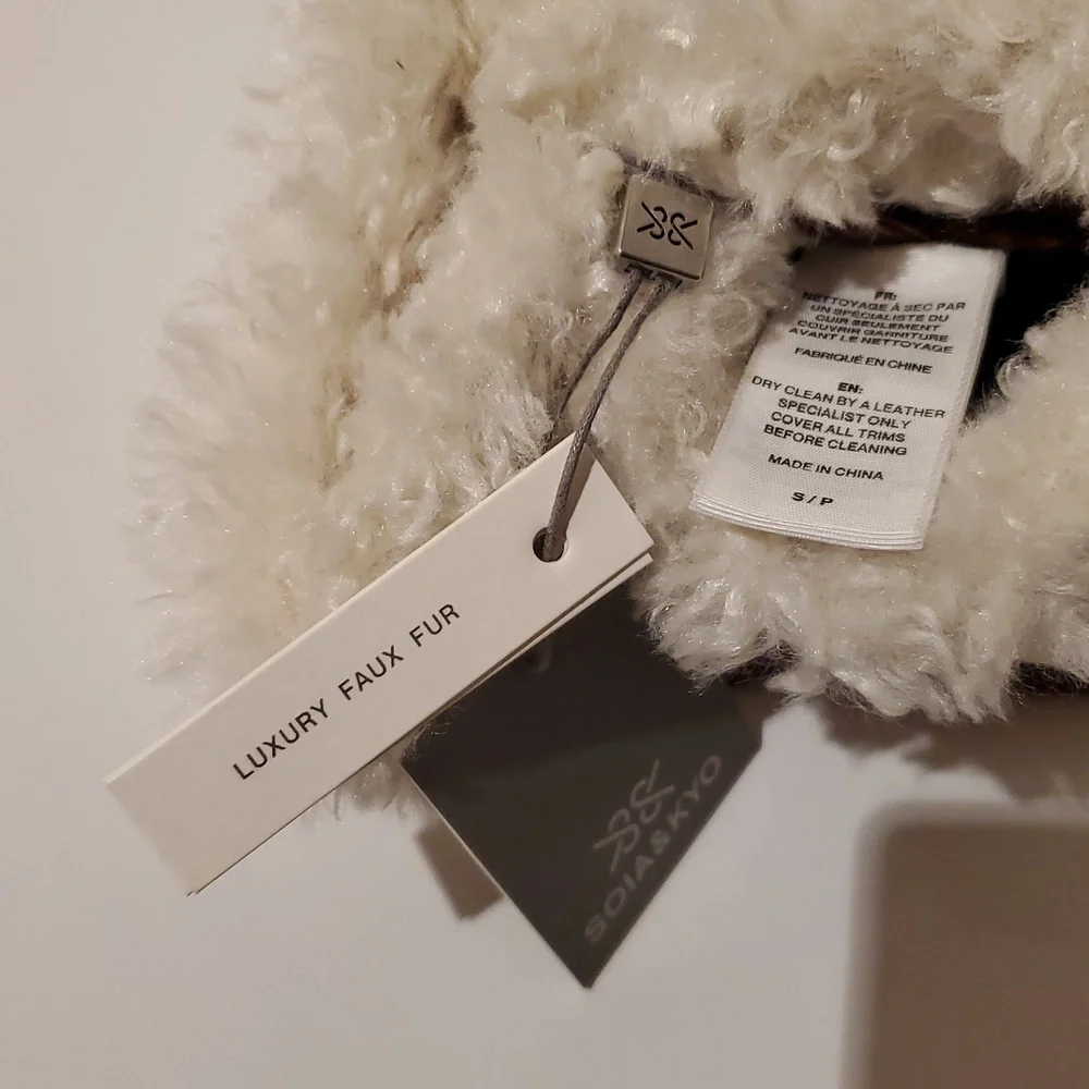 NWT Soia & Kyo Lambskin Demy Gloves, Color Hazel